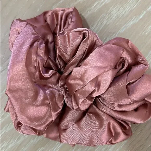 KITSCH BUNDLE DISNEY  Curling Rods & scrunchies + 2 7” pillow scrunchies, NWT - Picture 3 of 8